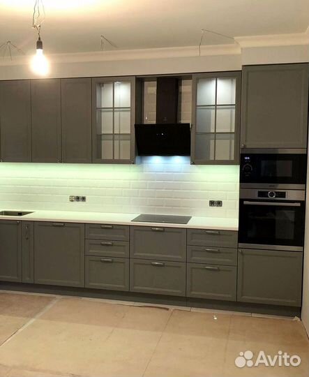 Кухни на заказ с открытыми полками