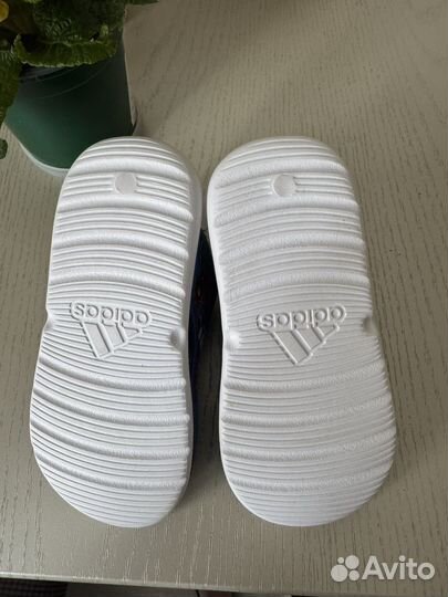 Сандалии adidas 26