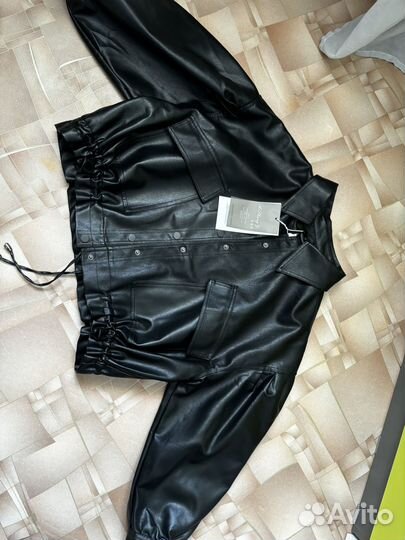 Красивая курточка кожанная женская размер m