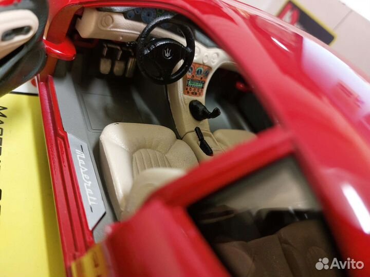 Коллекционная модель Maserati 3200 GT 1:18