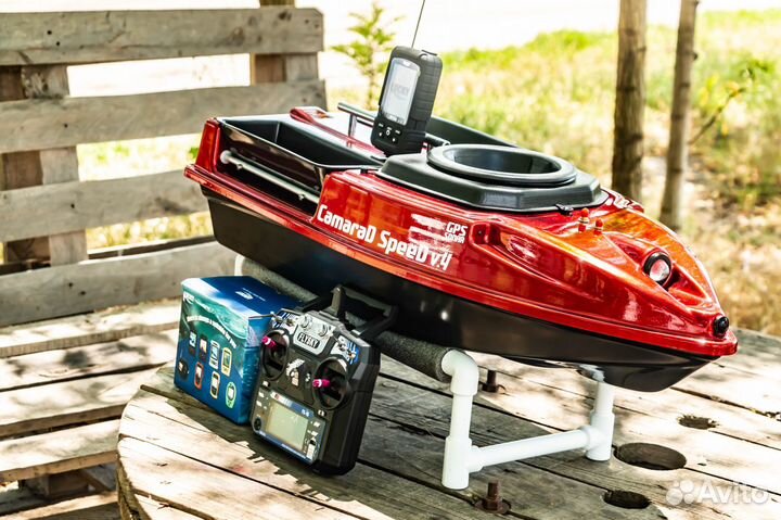 Карповый кораблик,разбрасыватель,камера,эхолот