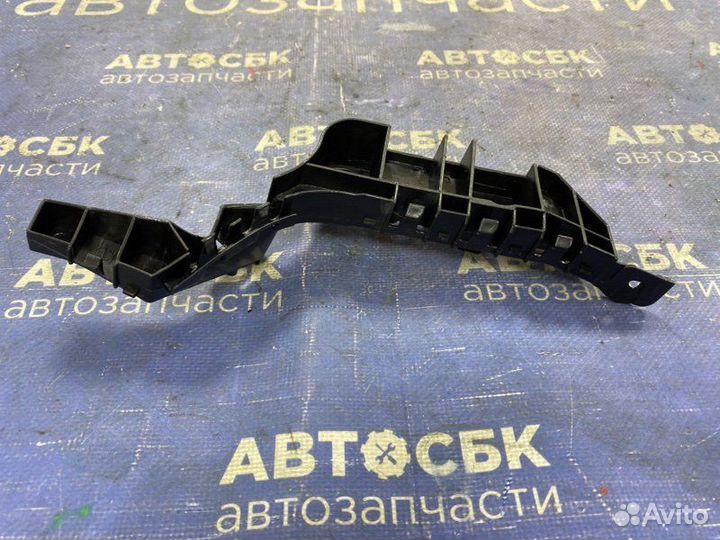 Крепление бампера переднее правое Honda Accord CL7