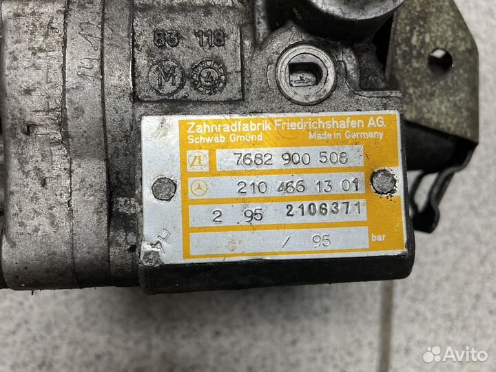 Насос гур Mercedes 2104661301 W 124 202 140