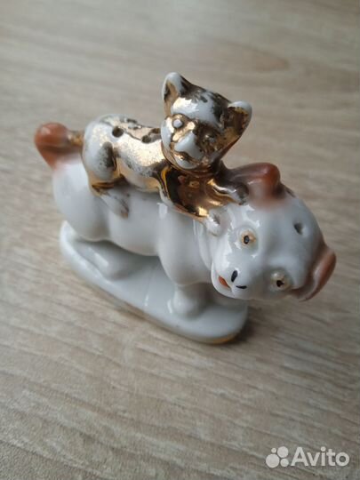 Статуэтка фарфоровая (солонка). Европа