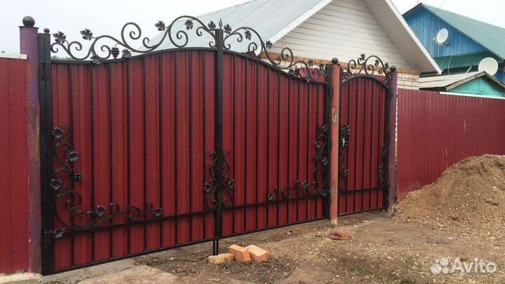 Распашные кованые ворота