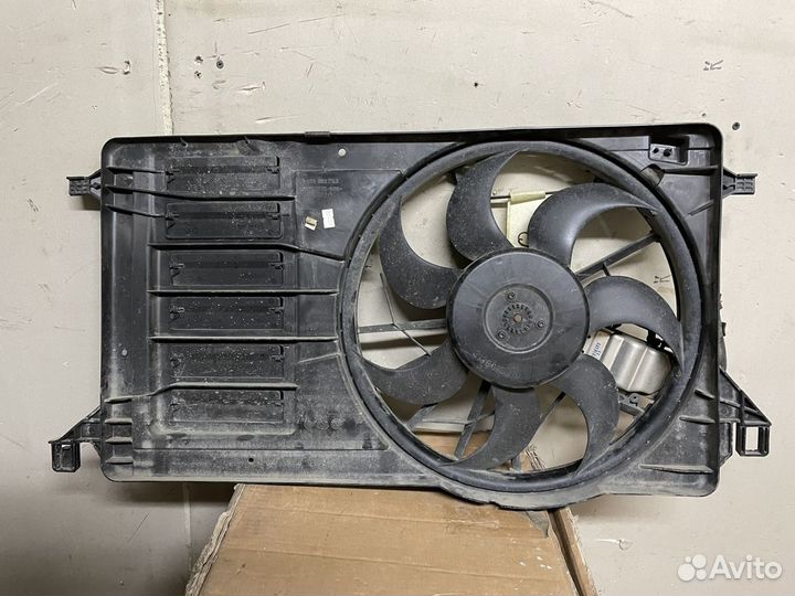 Диффузор с вентилятором Мазда3 BK Фокус 2 /1,8-2,3