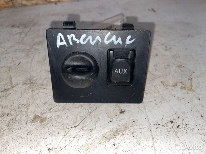 Aux розетка (прикуриватель) Toyota Avensis