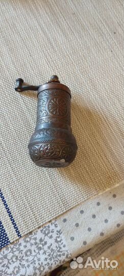 Кофемолка жерновая ручная