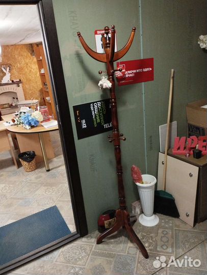 Вешалка напольная дерево