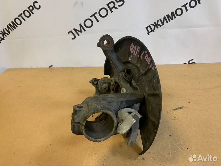 Кулак поворотный передний левый VW Golf 6