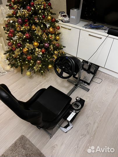 Кокпит Playseats с Thrustmaster T300