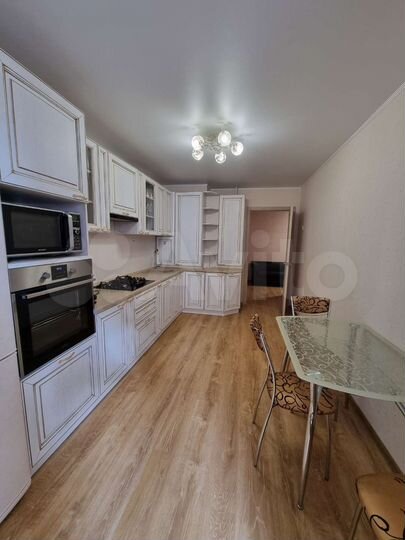 2-к. квартира, 66 м², 8/10 эт.