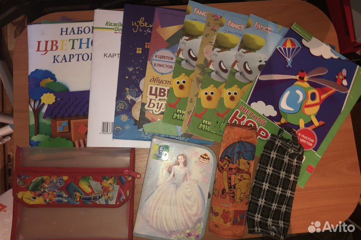 Детские книги и пеналы