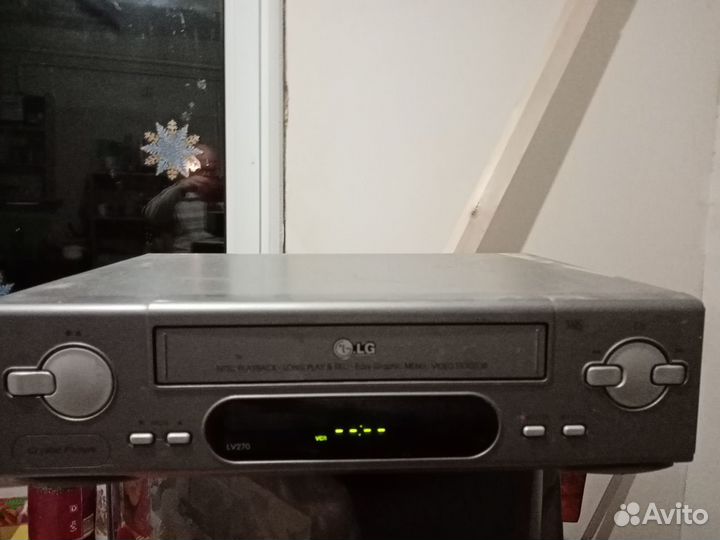 Продаю видеомагнитофон