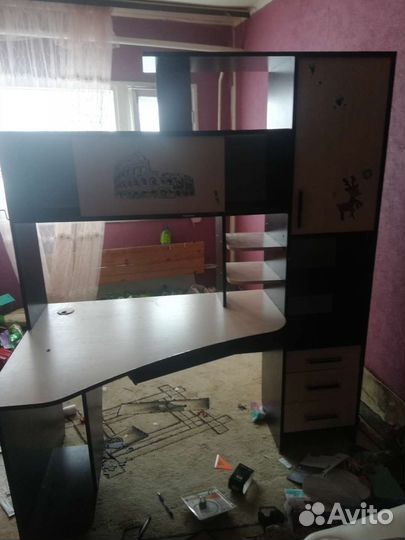 Стол для компьютера плюс манитор И 3 калонки