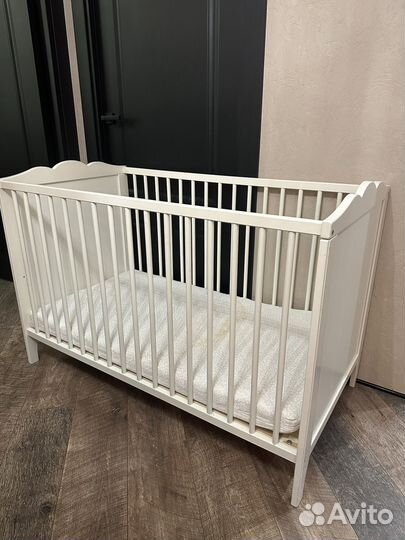 Детская кроватка с матрасом