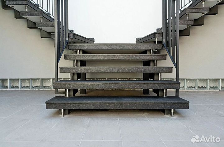 Лестница входная группа