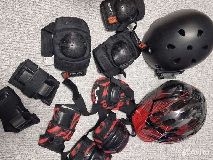 Детский шлем защитный и налокотники, наколенники