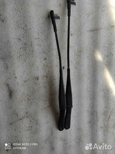 Поводок стеклоочистителя Opel Astra H