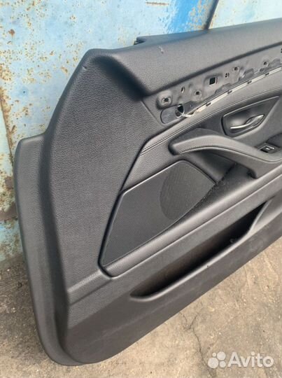 Обшивка двери передняя правая на BMW 5 F10