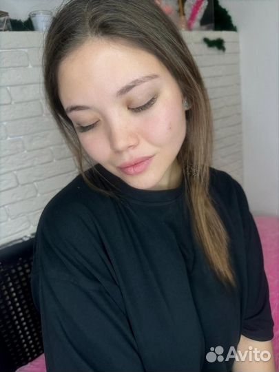 Модель на наращивание ресниц