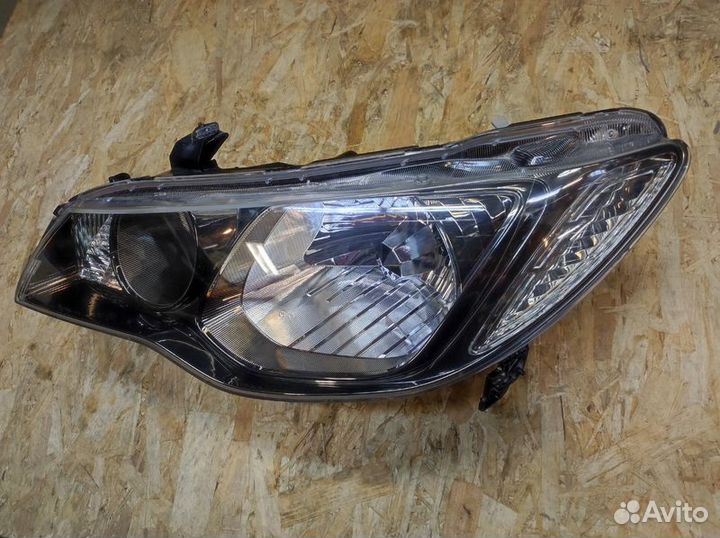Фара левая ксенон Honda Civic 4D 8 кузов