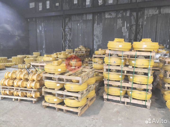 Колесо направляющее Komatsu PC350-6 207-30-K1900