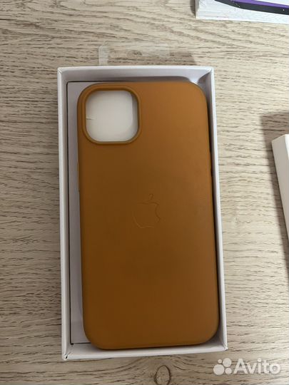 Чехол на iPhone 13