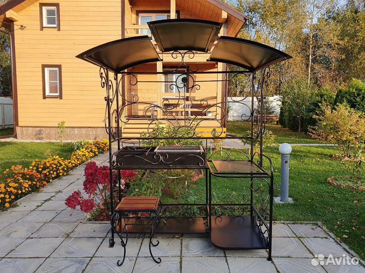 Мангал с крышей