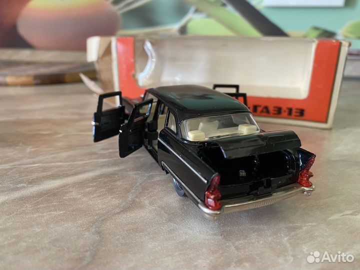 Модель автомобиля Чайка Газ 13