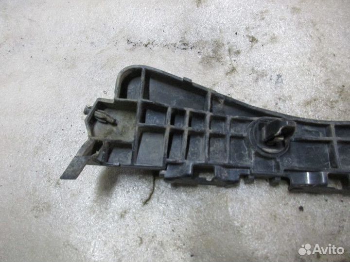 Направляющая заднего бампера левая Toyota Auris (E