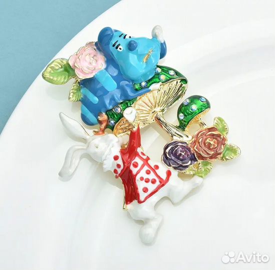 Брошь в стиле kirks folly