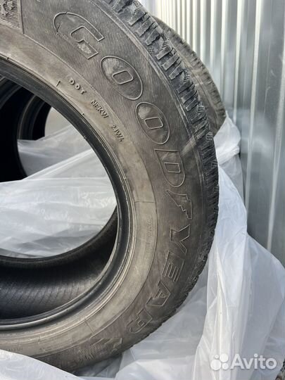 Goodyear UltraGrip 500 245/65 R17