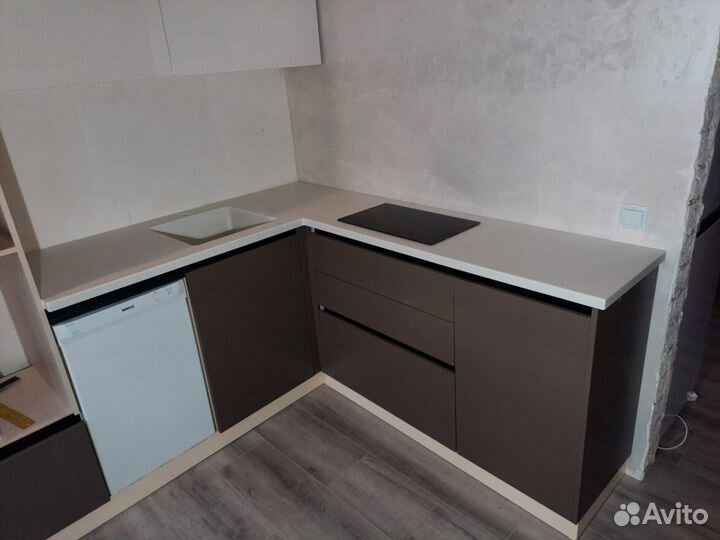 Столешница из искусственного камня в кухню