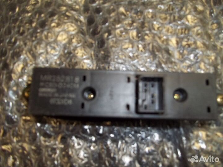 Кнопка стеклоподъёмника Мицубиси Галант 8