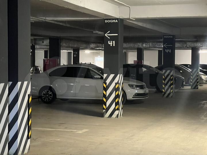 Машиноместо, 13 м²