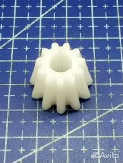 Шестерня пластмассового редуктора мясорубки Bosch