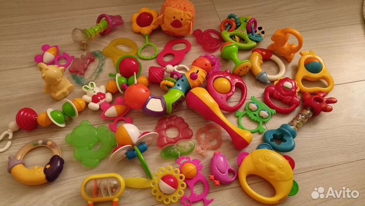 Мобиль и погремушки