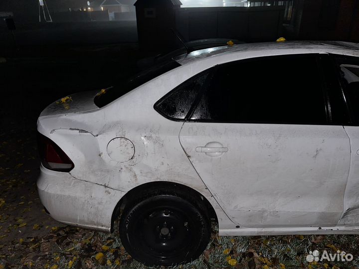 Volkswagen Polo 1.6 МТ, 2016, битый, 390 000 км