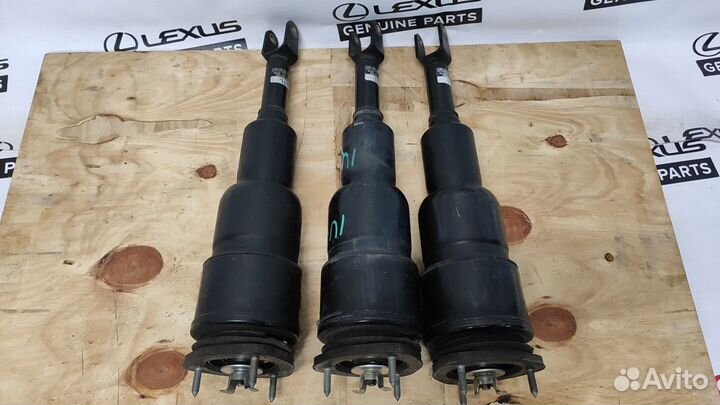 Амортизатор передний левый Lexus Ls460 USF40 2008