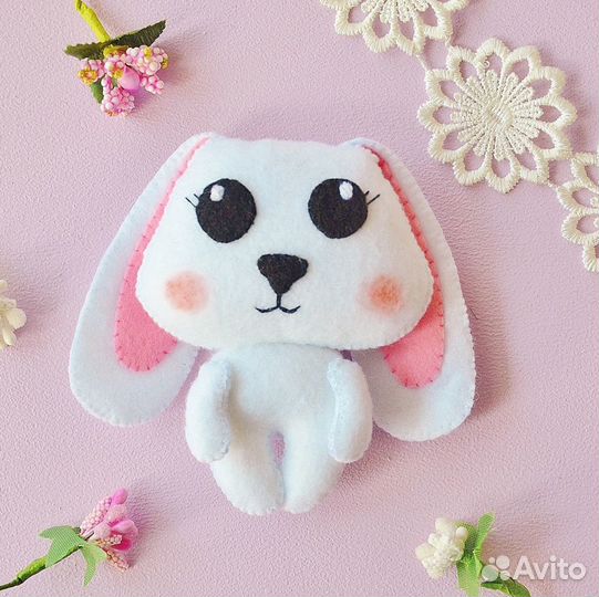 Зайчик из фетра как талисман Нового года