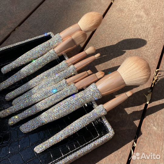 Инкрустация стразами