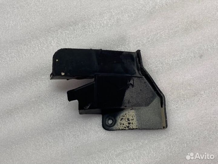 Брызговичок правый Toyota Camry V50/V55 2011-2018