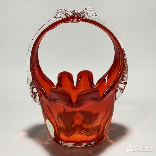 Конфетница корзинка гнутое красное стекло