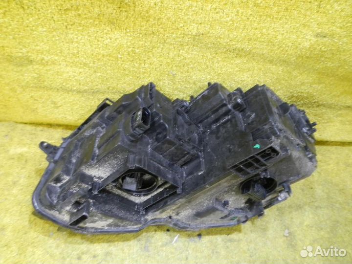 Фара правая Volkswagen Tiguan