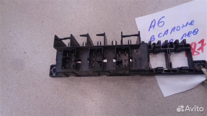 Блок предохранителей салонный Audi A6 C5 1997-2004