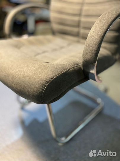 Офисное кресло