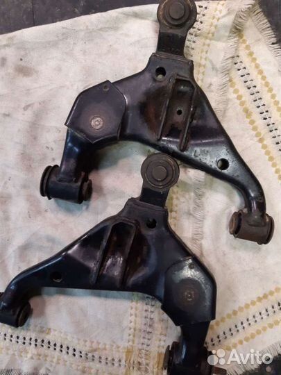 Рычаг подвески нижний toyota hilux правый