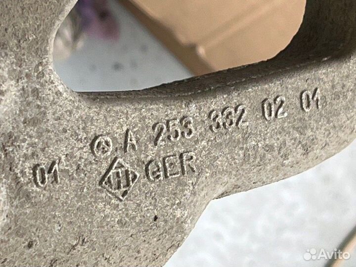 Кулак поворотный передний правый Mercedes-Benz