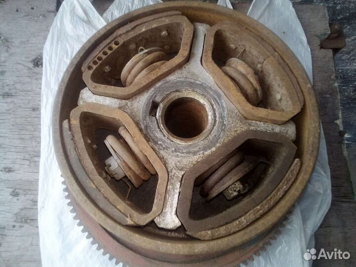 Маховик с центробежным сцеплением